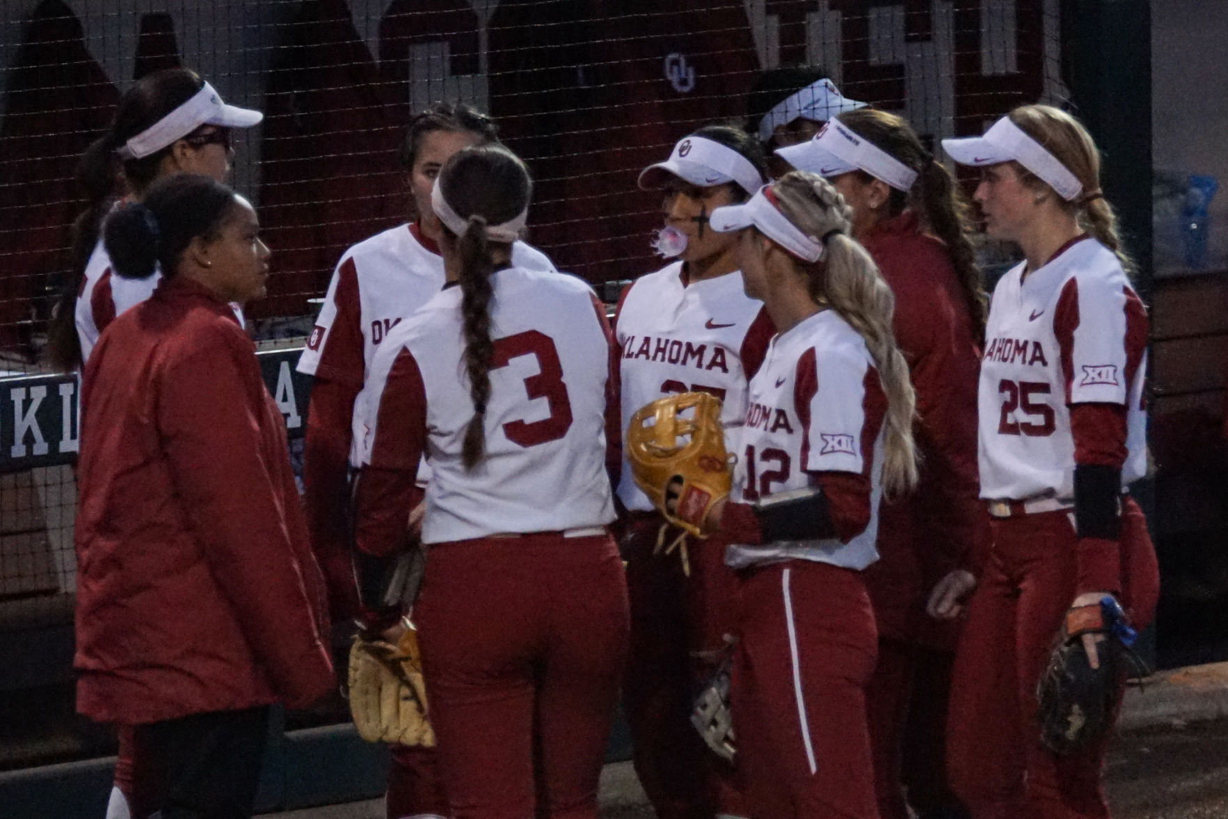 Sooners huddle